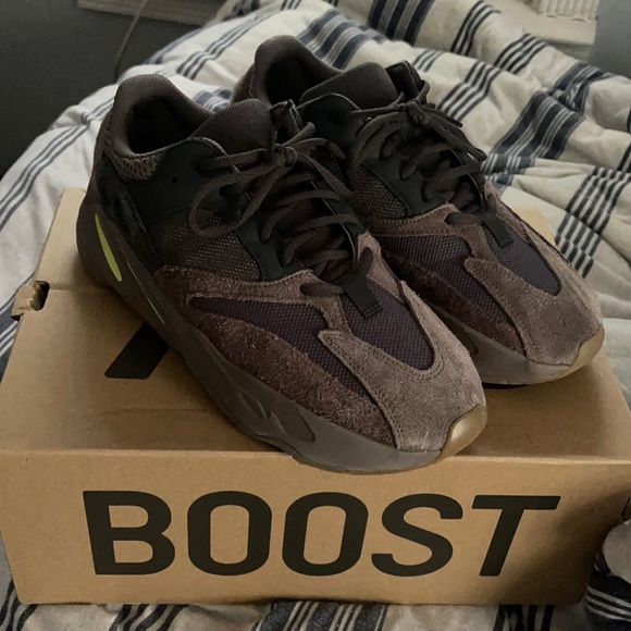 Yeezy boosts 700 Mauve